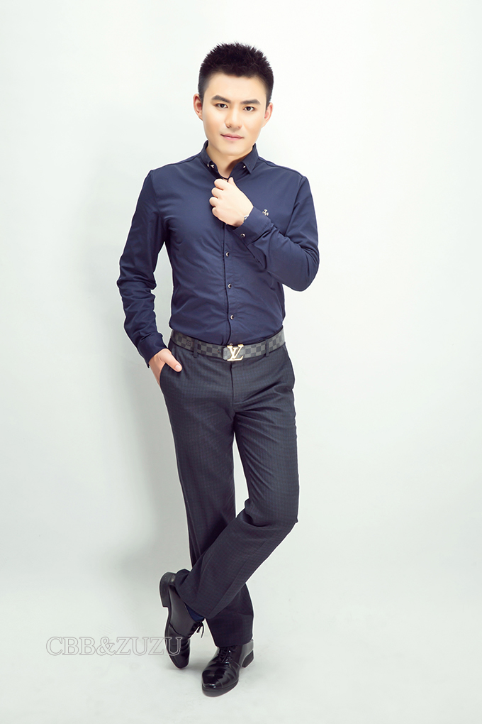 CBB靠谱哥，团队，靠谱哥团队部队十二年军旅生涯连长转业，一无所有透支八张信用卡加入CBB，不到两年的时间内逆袭省代，拥有万人团队，八位数存款，坐拥数套豪宅，并荣获雪大赠送的玛莎拉蒂，靠谱哥无限的精准人脉和独创的思维方法成就过数十位百万富翁，现如今他长期驻扎公司总部协助雪大工作，也是雪大钦点的唯一百万网红团队执行官，期待下一个成就的会是你。