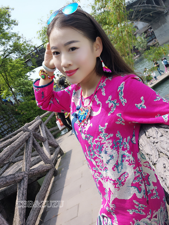 CBB默默，精英，团队，默默精英团队CBB精英省代默默团队创始人，2014年底5000元零基础加入CBB，完美逆袭如今的百万省代，培养出无数月入过万代理。2016年获得雪大赠送朗逸、宝马车各一台。人生就是拼一个机遇，立志带领更多人实现梦想，在CBB的舞台达到个人价值的完美体现。