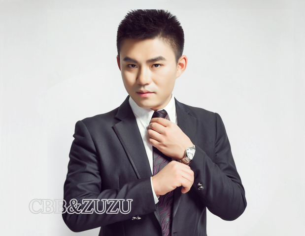 靠谱哥，团队，靠谱哥团队部队十二年军旅生涯连长转业，一无所有透支八张信用卡加入CBB，不到两年的时间内逆袭省代，拥有万人团队，八位数存款，坐拥数套豪宅，并荣获雪大赠送的玛莎拉蒂，靠谱哥无限的精准人脉和独创的思维方法成就过数十位百万富翁，现如今他长期驻扎公司总部协助雪大工作，也是雪大钦点的唯一百万网红团队执行官，期待下一个成就的会是你。