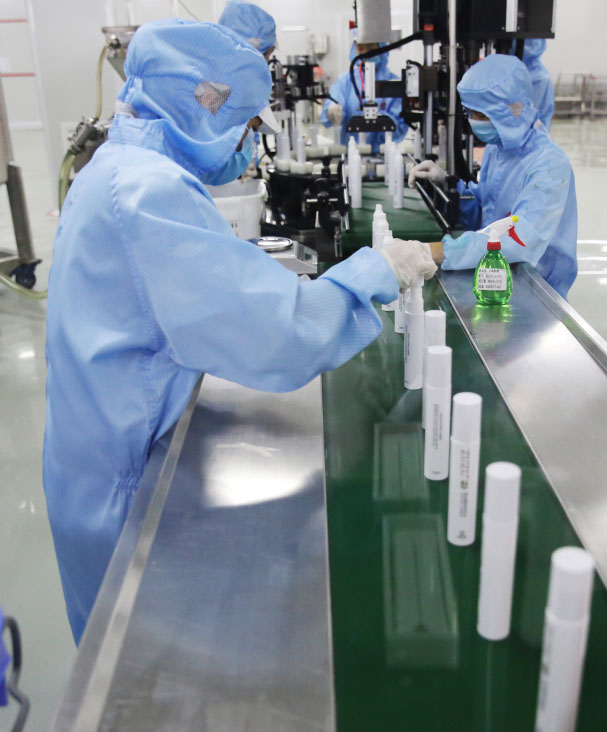 ZUZU品牌，一向以国际一流的标准严格要求自己，倡导“安全、多效 、科学”的全新护肤理念。自成立以来，ZUZU孜孜不倦的研发女性美容 护肤产品，力求为全球女性带来，最佳功效和最安心呵护的产品，并以独 特的视角发现美，吸取韩国新颖流行美妆元素，糅合幻化成就一名名都市女 神美丽人生。ZUZU注重产品生产中的每一个细节，从选材到生产都经过层 层检测，确保为每一位美丽女性带来最安心有保障的产品，满足现代女性日 渐挑剔的护肤需求，体会ZUZU所带来的美好。